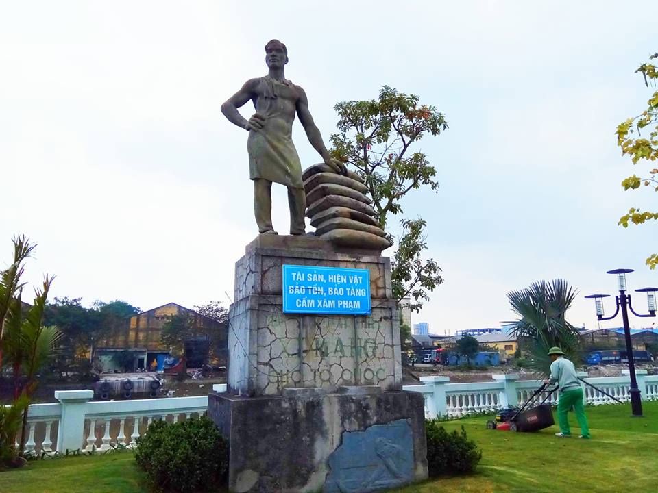 Image result for tượng công nhân xi măng