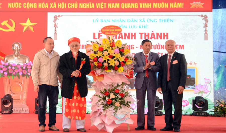 A group of people standing on a stageAI-generated content may be incorrect.