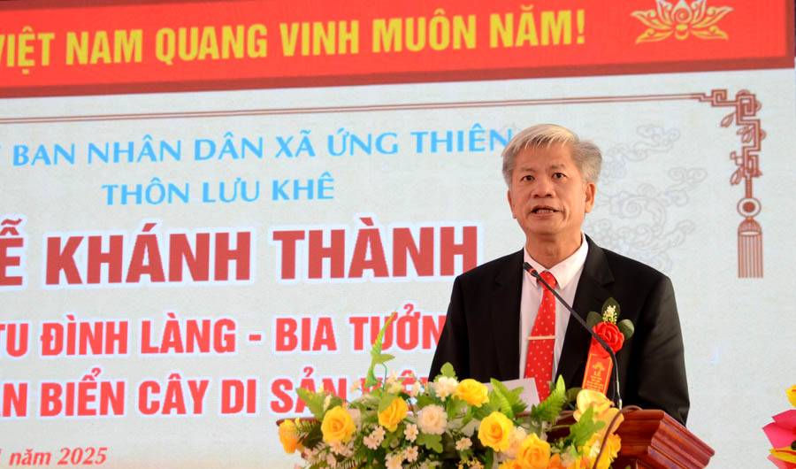 A person standing at a podiumAI-generated content may be incorrect.