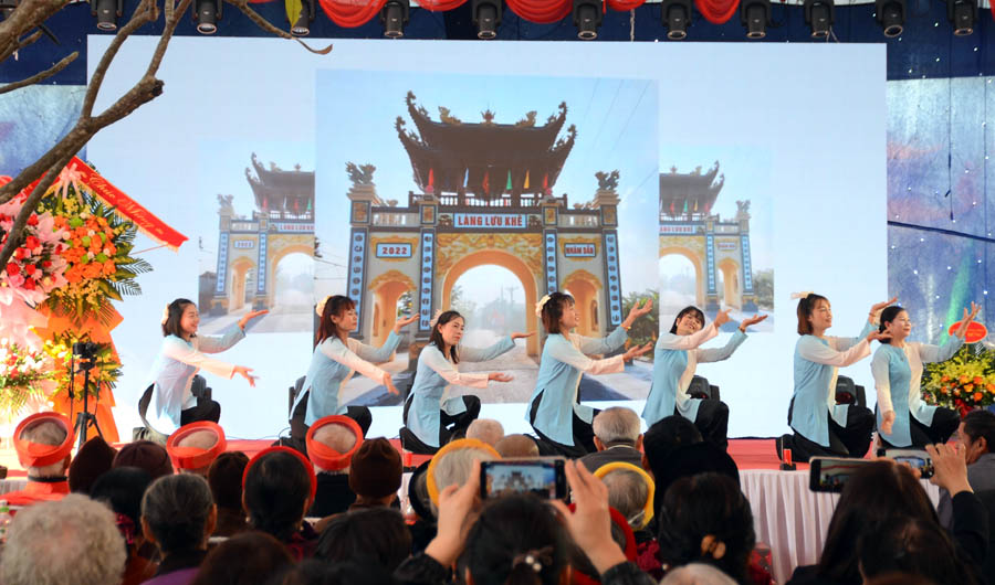 A group of women performing on stageAI-generated content may be incorrect.