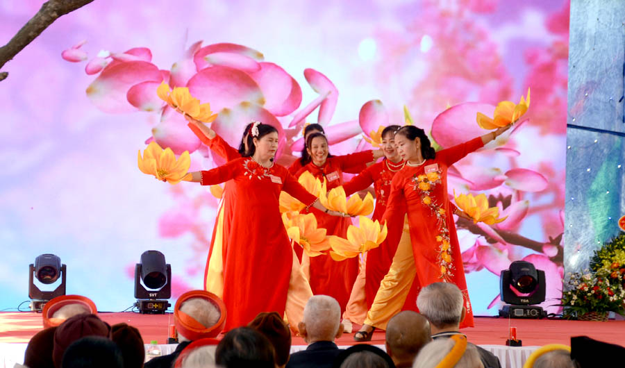 A group of women dancing on a stageAI-generated content may be incorrect.