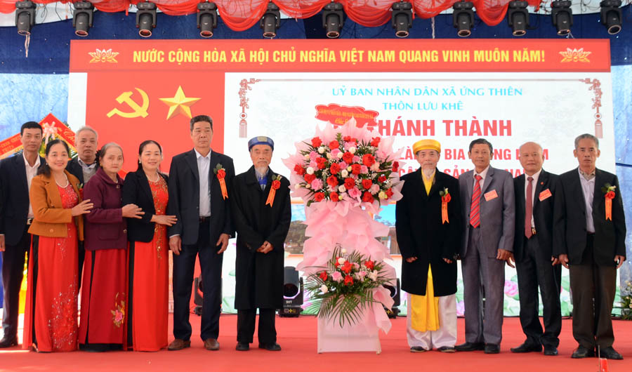 A group of people standing on a stageAI-generated content may be incorrect.