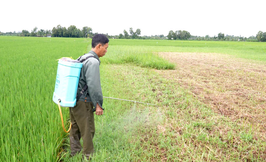 A person spraying a fieldAI-generated content may be incorrect.