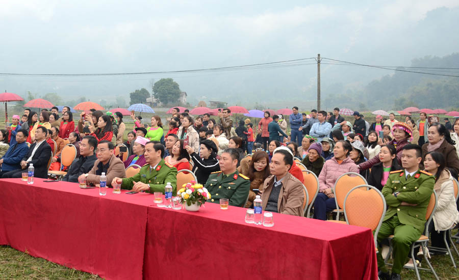 A large group of people sitting at a tableDescription automatically generated