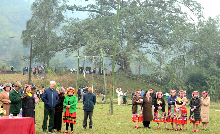 A group of people standing in a fieldDescription automatically generated