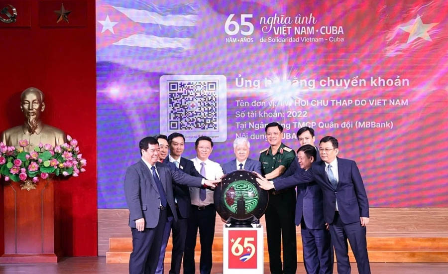 A group of men standing in front of a large screenAI-generated content may be incorrect.