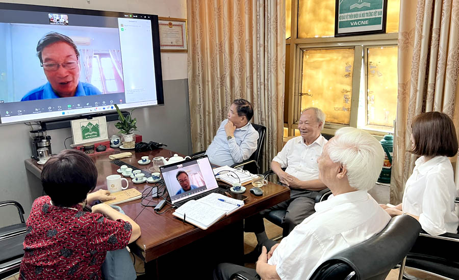 A group of people sitting around a tableAI-generated content may be incorrect.