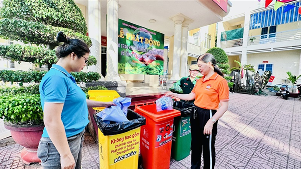 Phân loại rác tại nguồn: Kỳ vọng lớn, thực tế vẫn ngổn ngang