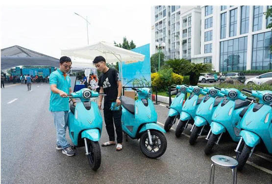 Miễn phí thuê, đổi pin 3 năm: Cú hích cho tài xế công nghệ chuyển sang xe điện