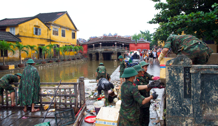 A group of soldiers in a flooded areaAI-generated content may be incorrect.