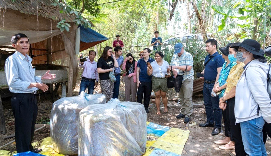 A group of people standing outsideAI-generated content may be incorrect.