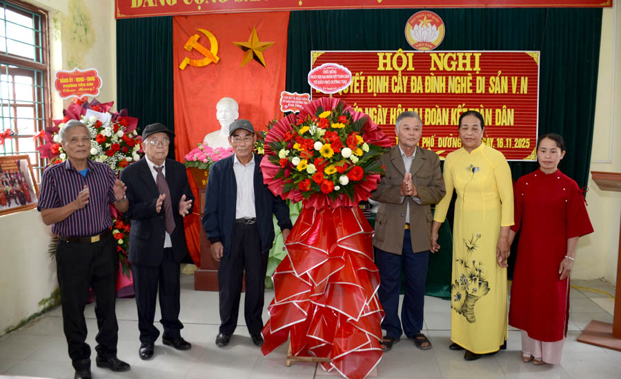 A group of people standing in front of a large bouquet of flowersAI-generated content may be incorrect.