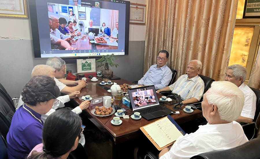 A group of people around a table with laptopsAI-generated content may be incorrect.