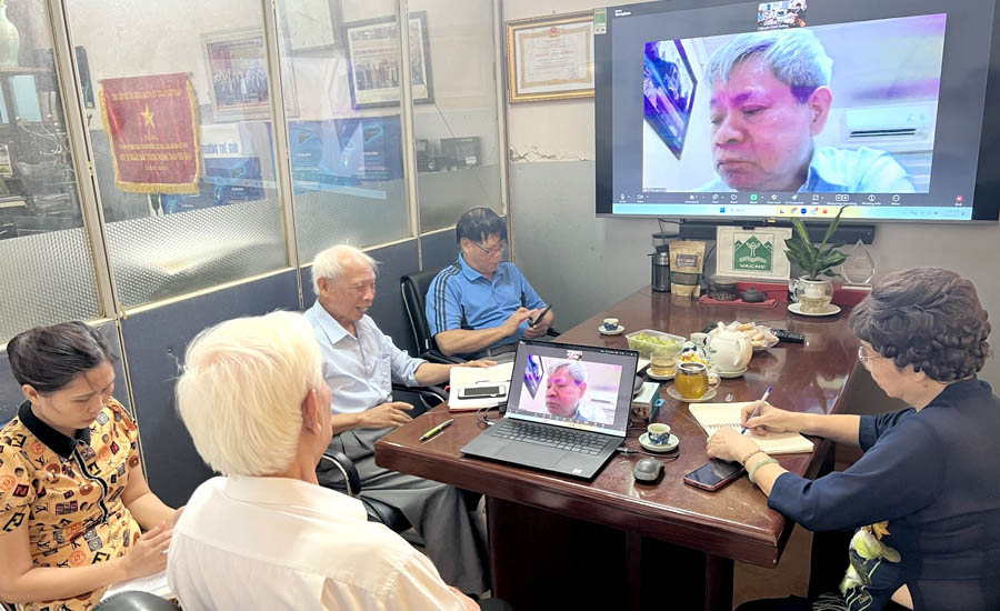 A group of people sitting around a tableAI-generated content may be incorrect.