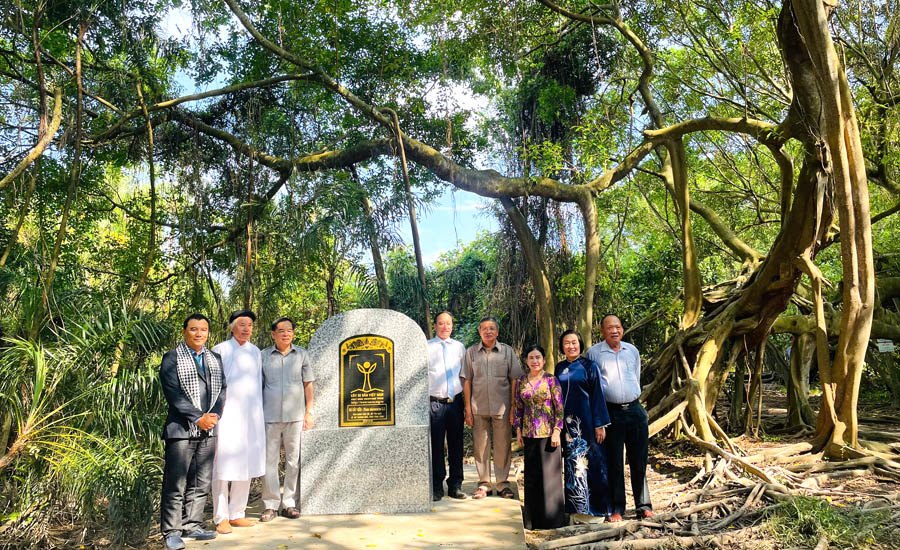 A group of people standing in front of a graveAI-generated content may be incorrect.